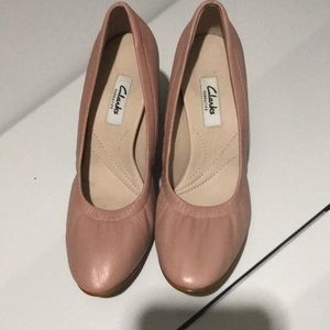 Clarks leather pink pumps
